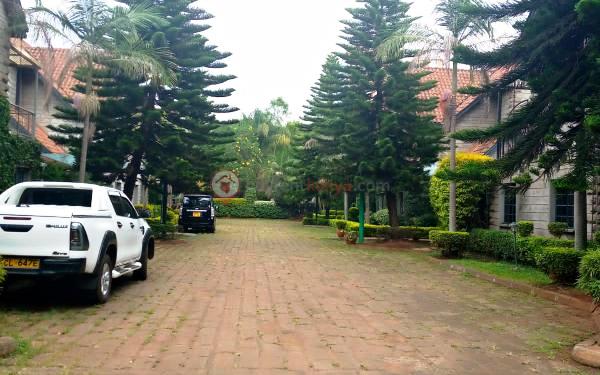 5 bedroom townhouse for rent in Lavington5