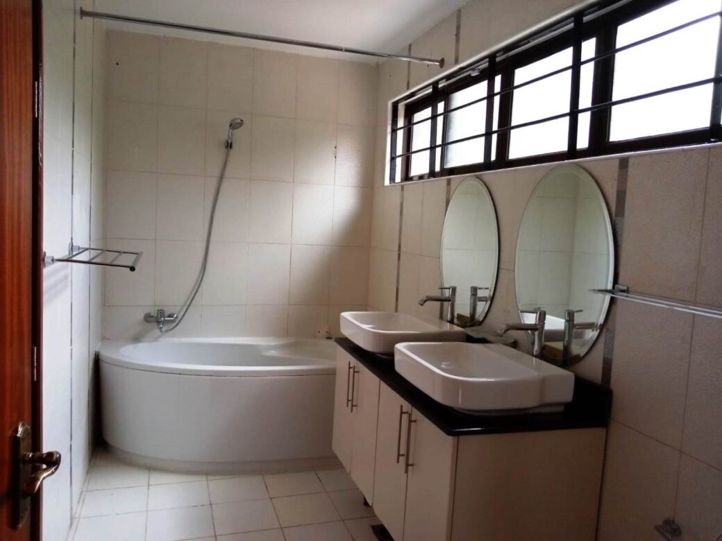 5 Bedroom Townhouse For Rent In Lavington3